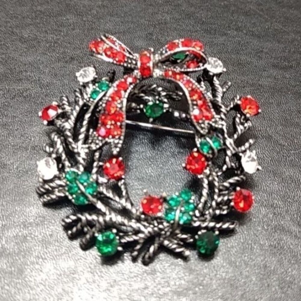 Silver tone holiday wreath brooch